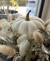Kranz mit Kürbis