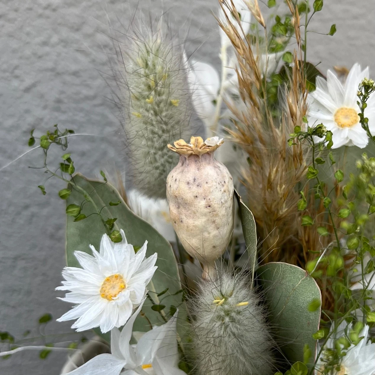 Rustikaler Loop mit Naturdeko
