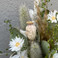 Rustikaler Loop mit Naturdeko